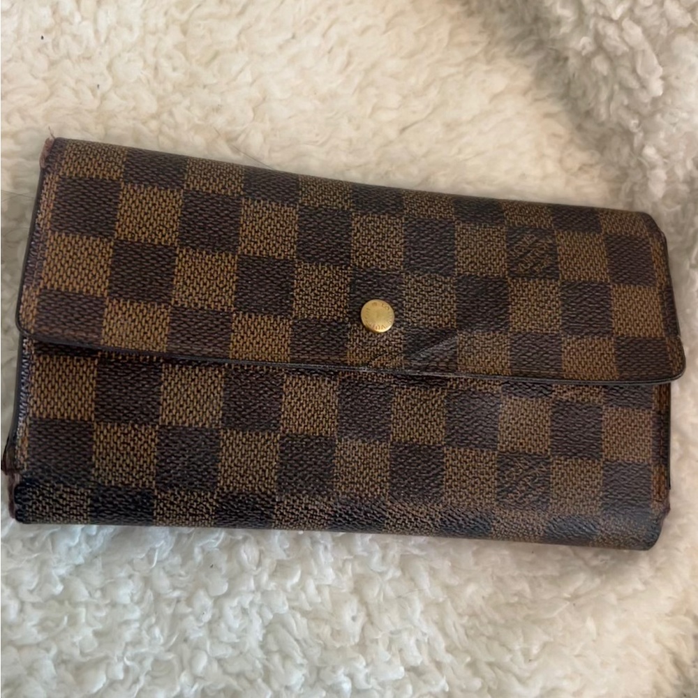 Authentic LV sarah wallet